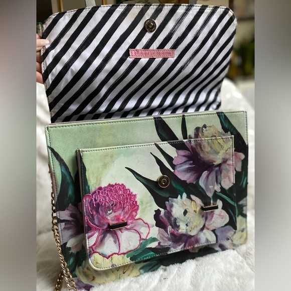 Gray/green Framed Botanical House of Disaster Messenger Purse with Gold Chain - Picture 7 of 13